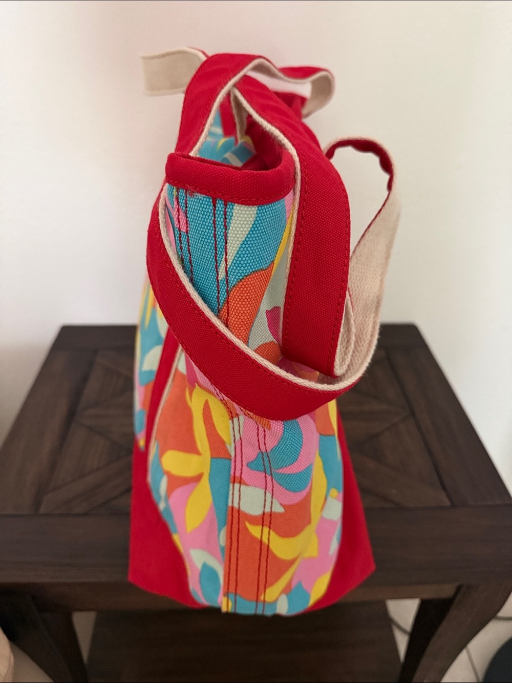 Lands’ End 5-Pocket Canvas Extra Large Tote Bag Floral Red Trim - Picture 3 of 9